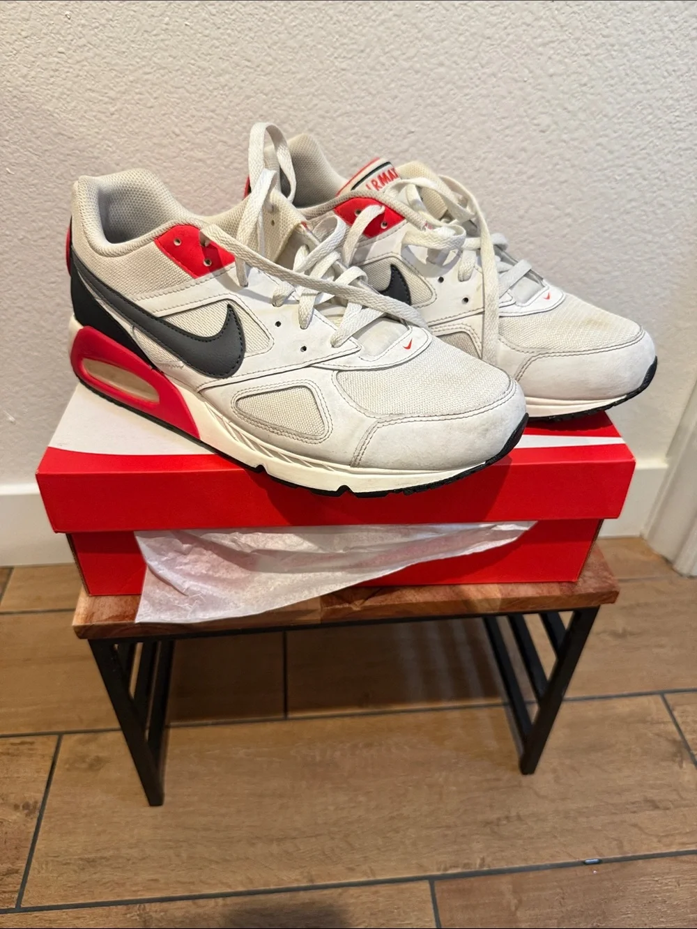 Nike Men's White/Red/Black Air Max Style Sneakers